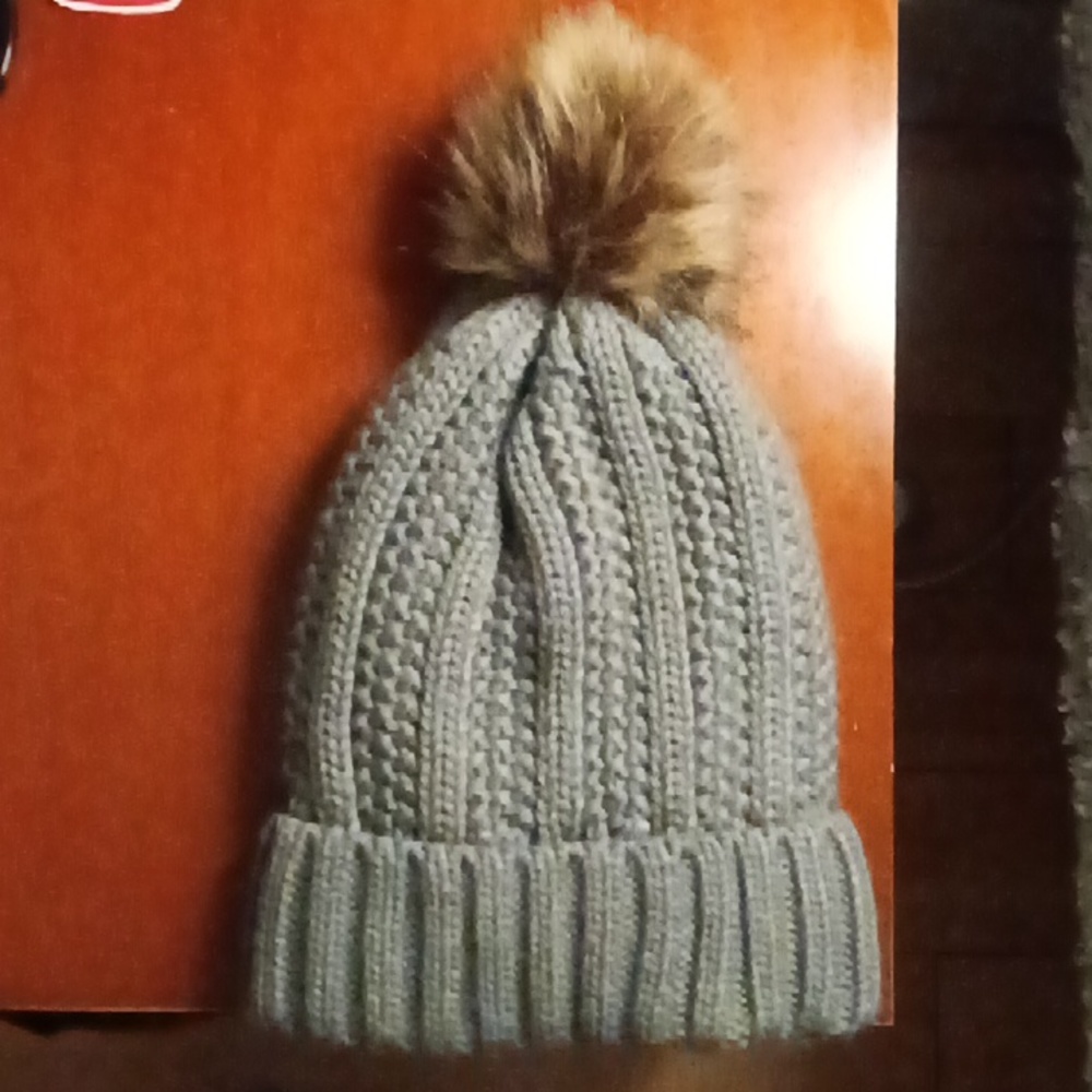 POM POM HAT